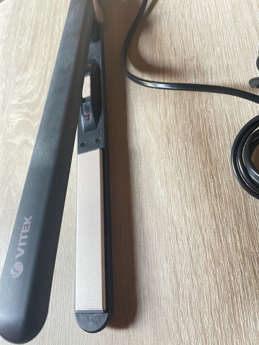 Випрямляч для волосся Vitek