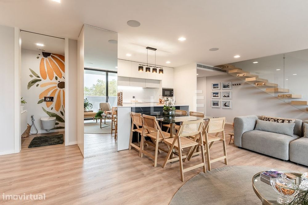 Exclusivo Apartamento T4 Duplex com Varanda e Terraço com vistas