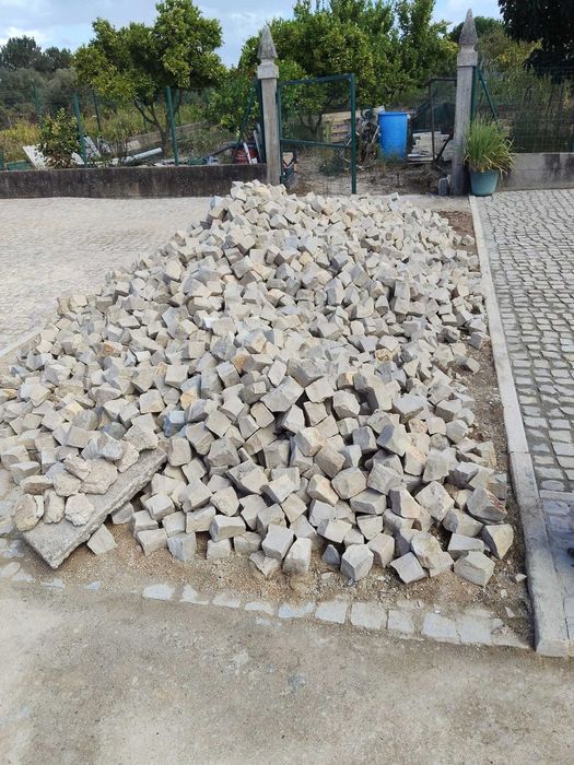 Pedra de calçada grande