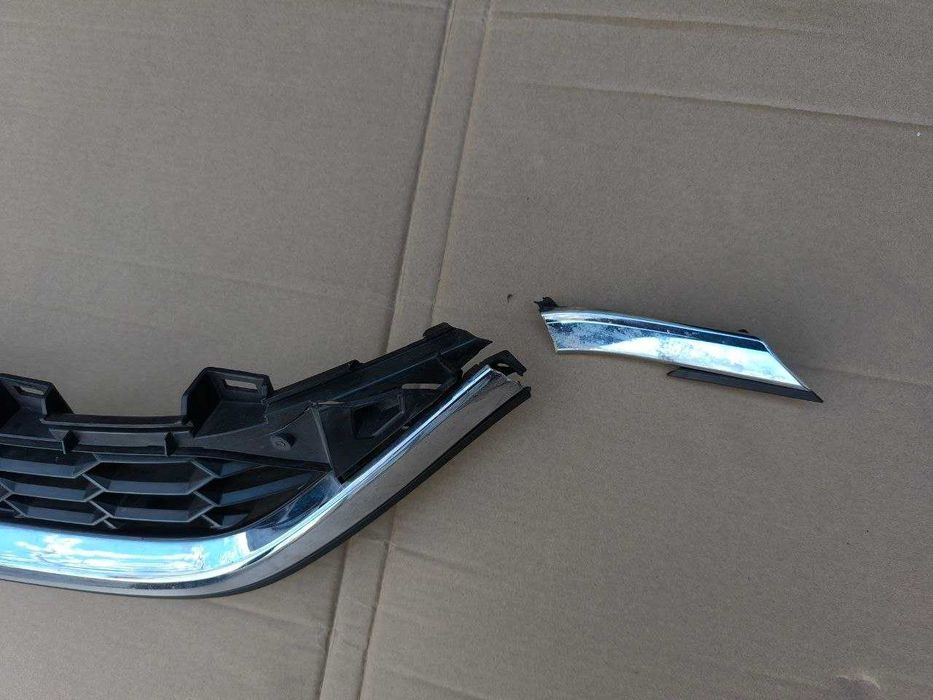 Решітка радіатора grill у зборі Honda CRV 15-16 71124T1WA01 оригінал під ремонт