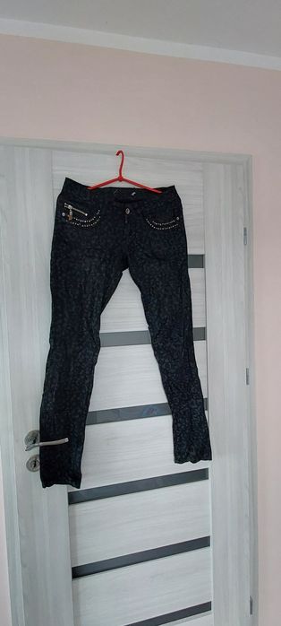 Spodnie czarne rurki panterka M anule