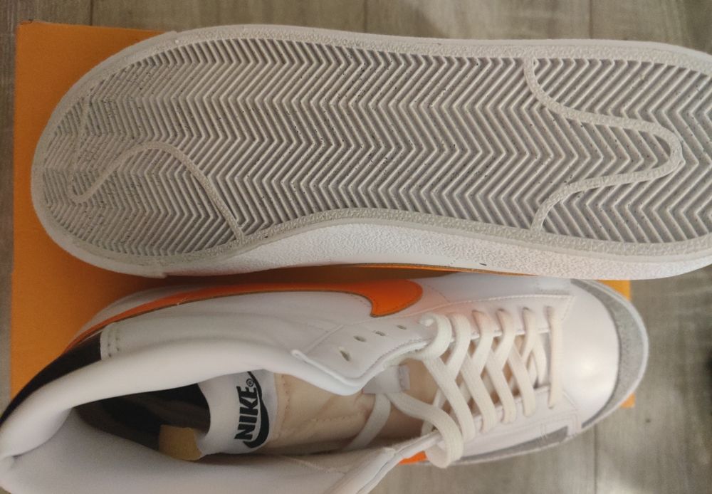 Oryginalne Nike Blazer Mid 77 Vntg white orange 42,5