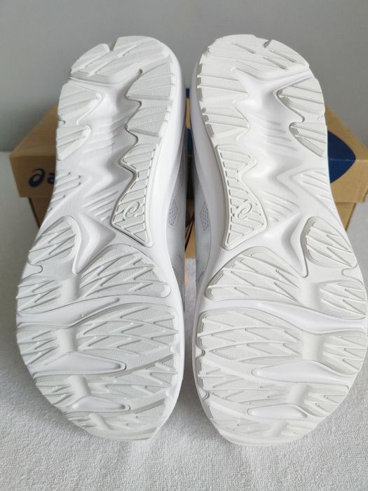 Asics Jolt 4 damskie sneakersy r. 38
JOLT 4 1012B421-100