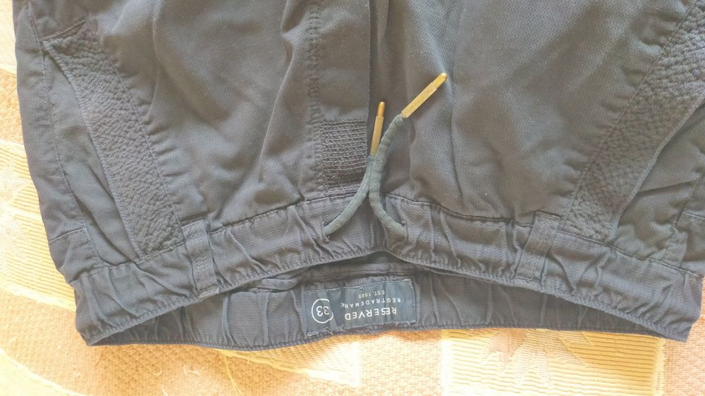 Czarne joggery bawełniane Reserved r.33