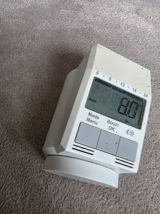Głowica termostatyczna elektroniczna firmy Eqiva 8szt.