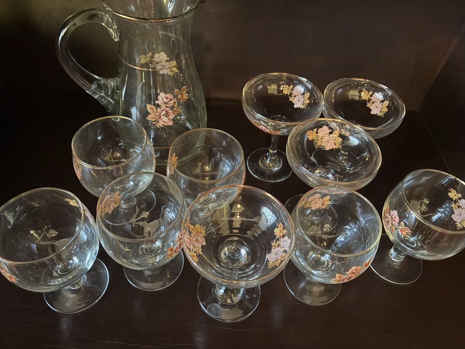 Conjunto de jarra e copos