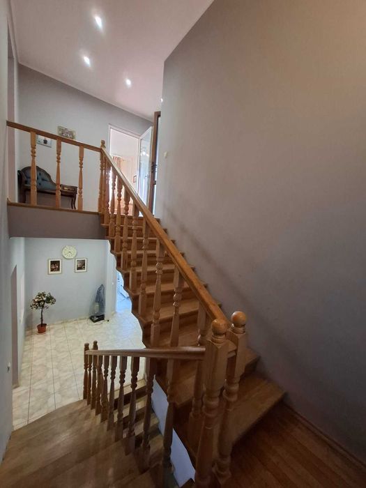 Продаю будинок з комерційним приміщенням в районі ТЦ Арсен. 340м2/7соток