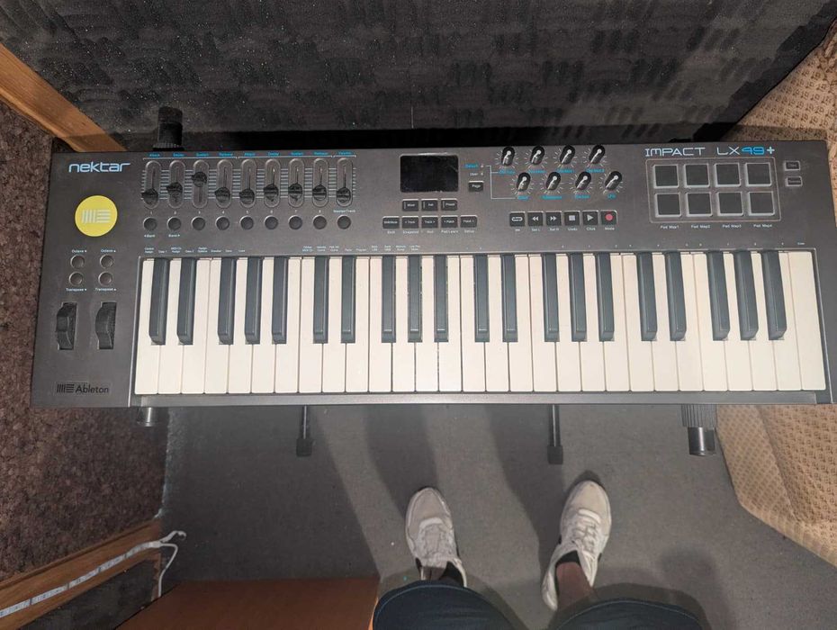 Teclado Controlador MIDI - NEKTAR Impact LX (49 Teclas)