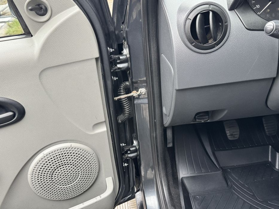 Дача Логан MCV 2010 рік 1.6.