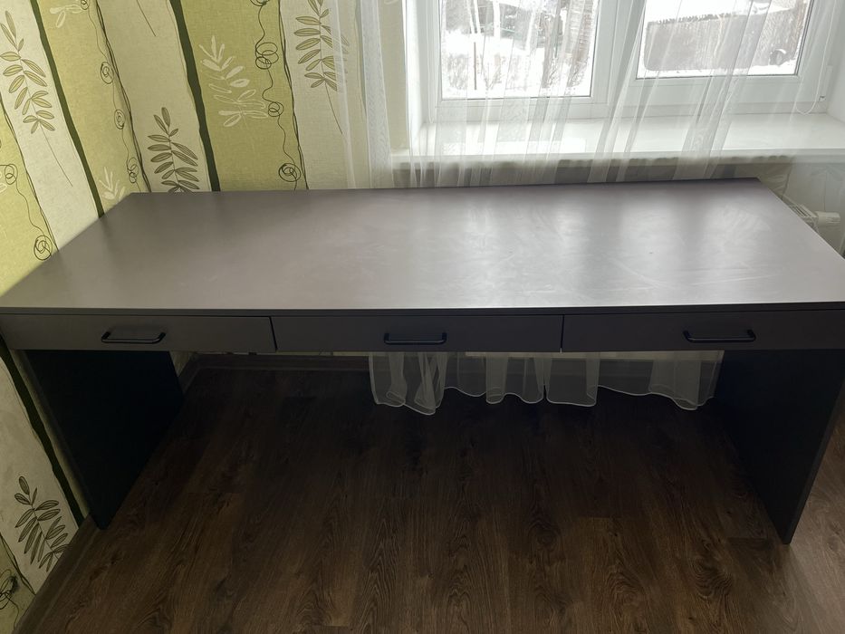 Робочий письмовий стіл