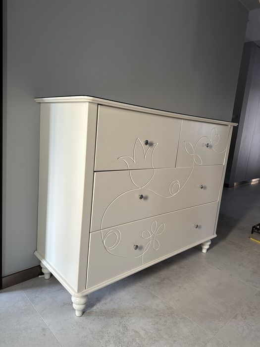 Biala Komoda Ikea drewniana