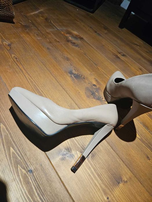 Szpilki Guess 38 kremowe