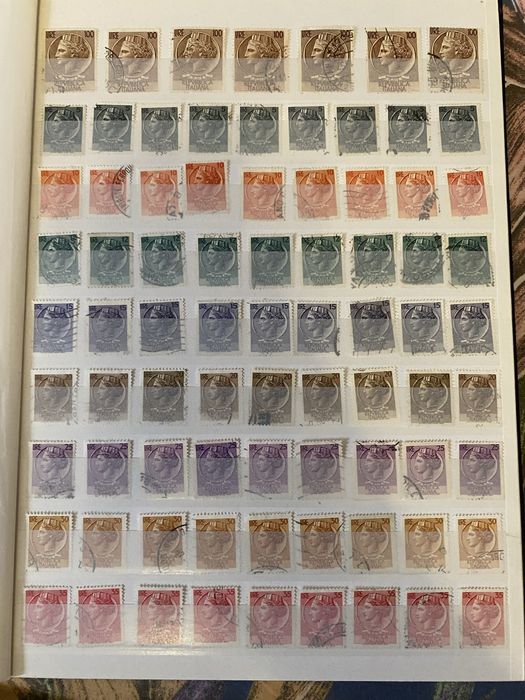 Альбом  марки італія близько 500 шт