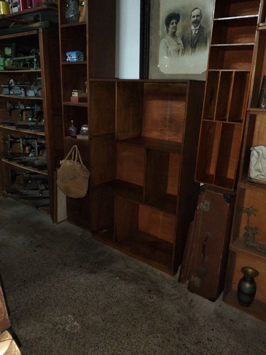 Móvel de apoio, estantes