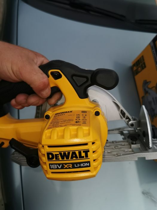 Piła dewalt dcs391