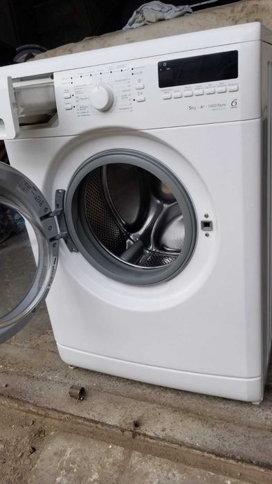 Стиральная машина Whirlpool полностью рабочая, в отличном состоянии