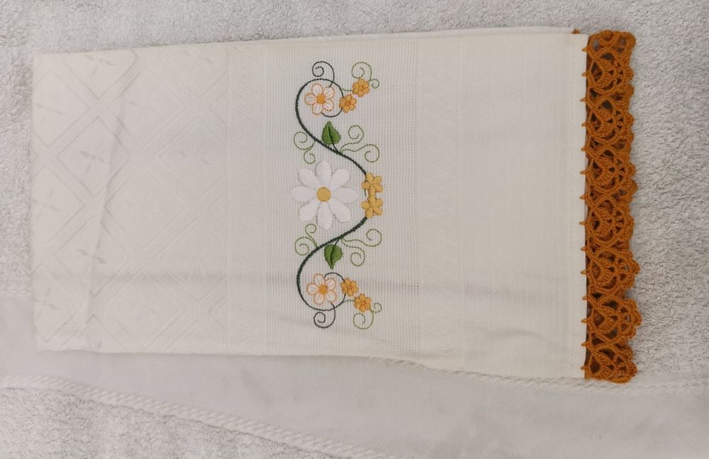 Panos com renda e bordados - NOVOS