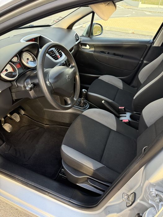 Peugeot 207 1.4 HDi como novo