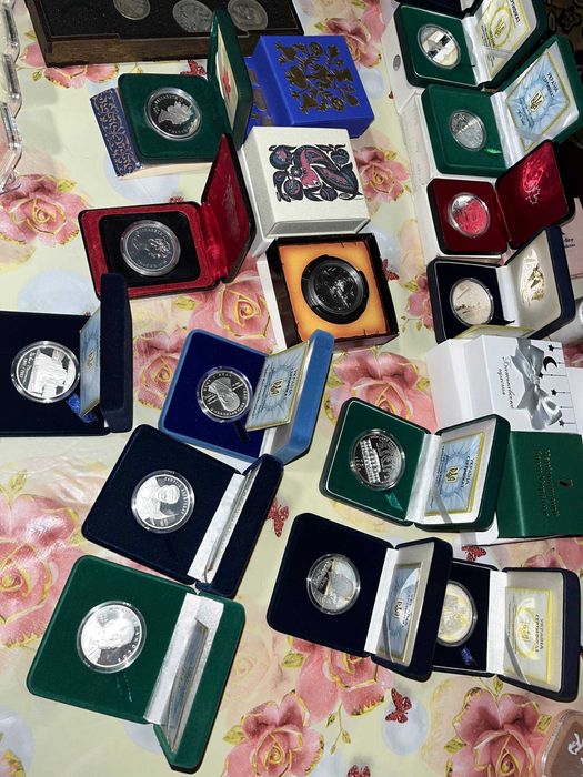 Монети НБУ і Світу.