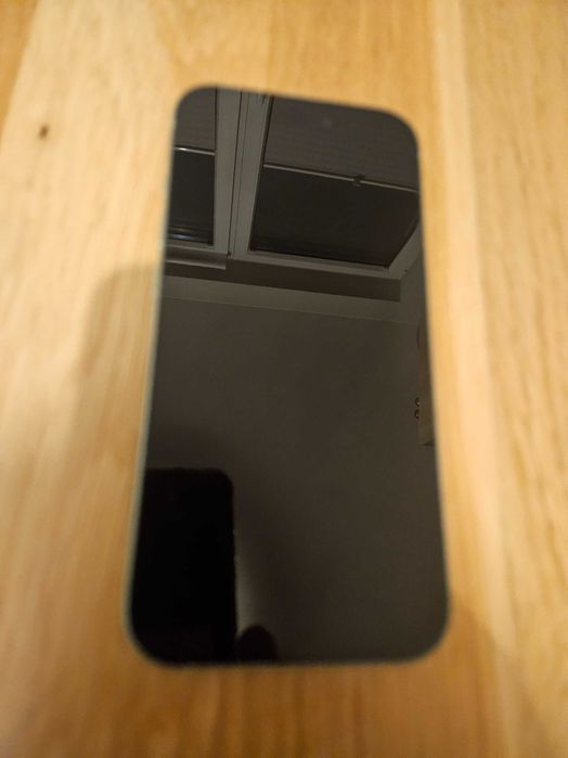 iphone 15 256gb w pięknym stanie w kolorze zielonym + 8etui