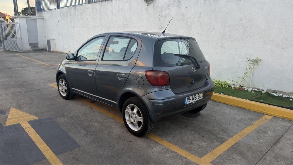 Toyota Yaris 1.0 — photo 3