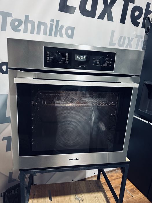 Духовий шкаф Miele
