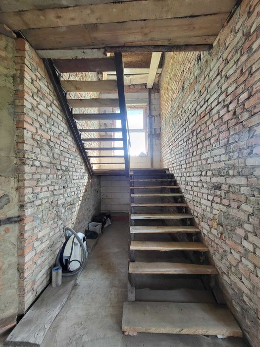 Продамо добротний  будинок біля Луцька