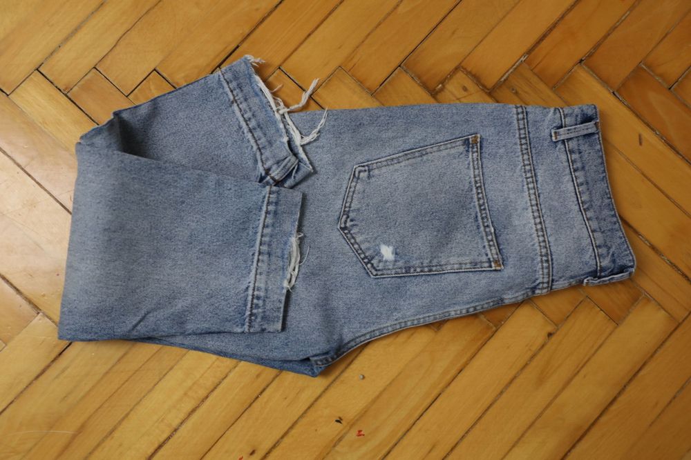 Джинси Bershka M (W88 L93)