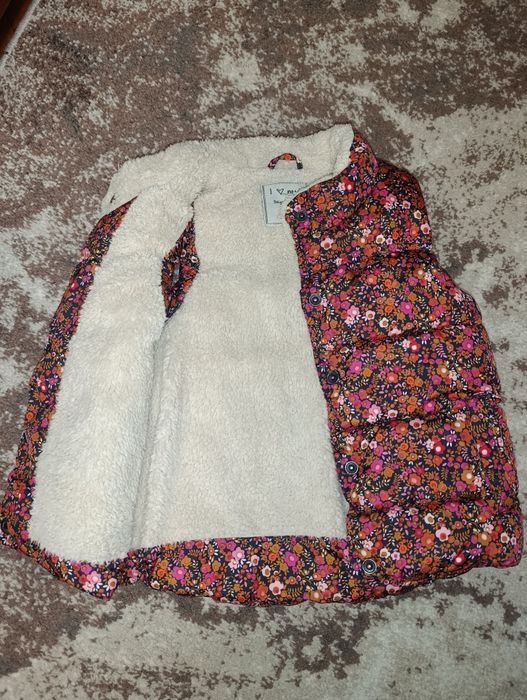 Безрукавка в квіточки