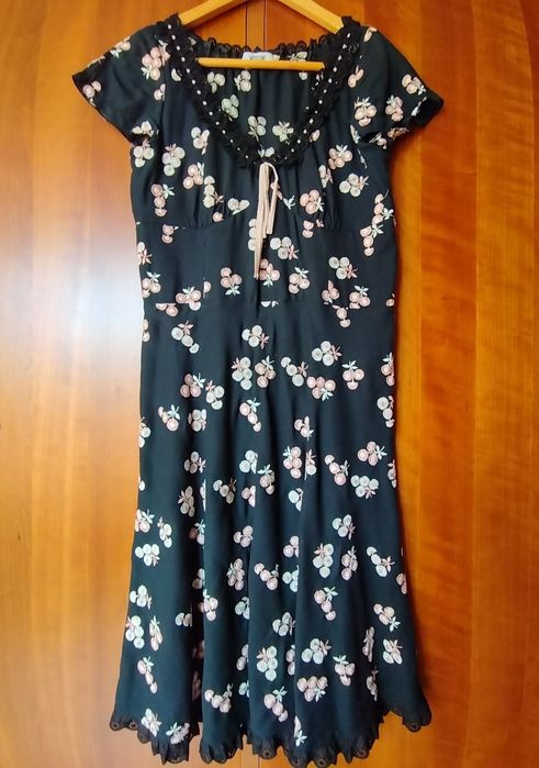 Vestido preto marca Moschino