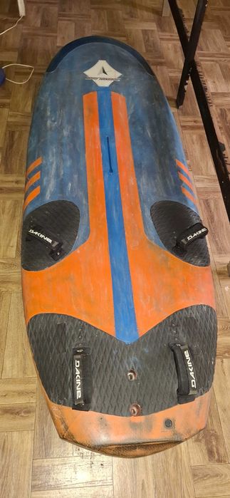 Deska windsurfingowa stylizowana na isonic 2021