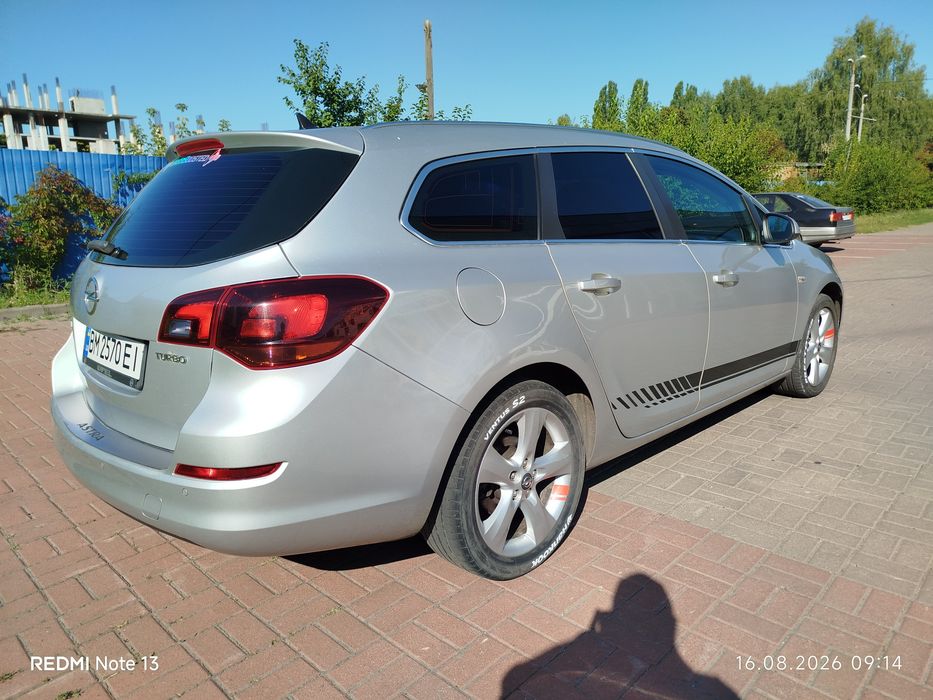 Продаю Opel Astra Sports 2011