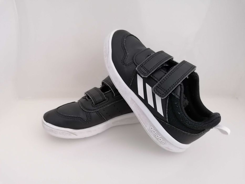 Sapatilhas Adidas pretas tamanho 27