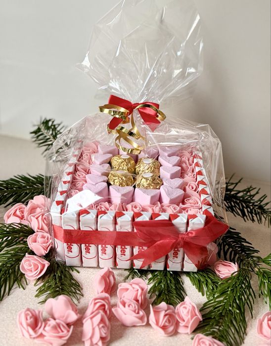 Pudełko prezentowe słodyczy/box prezentowy  z róż, ferrero rocher