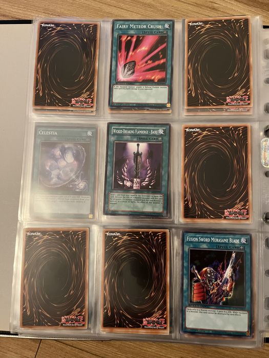 Oryginalne karty Yu-Gi-Oh! Magiczne