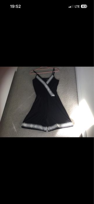 Kombinezon z regulowanymi ramiączkami