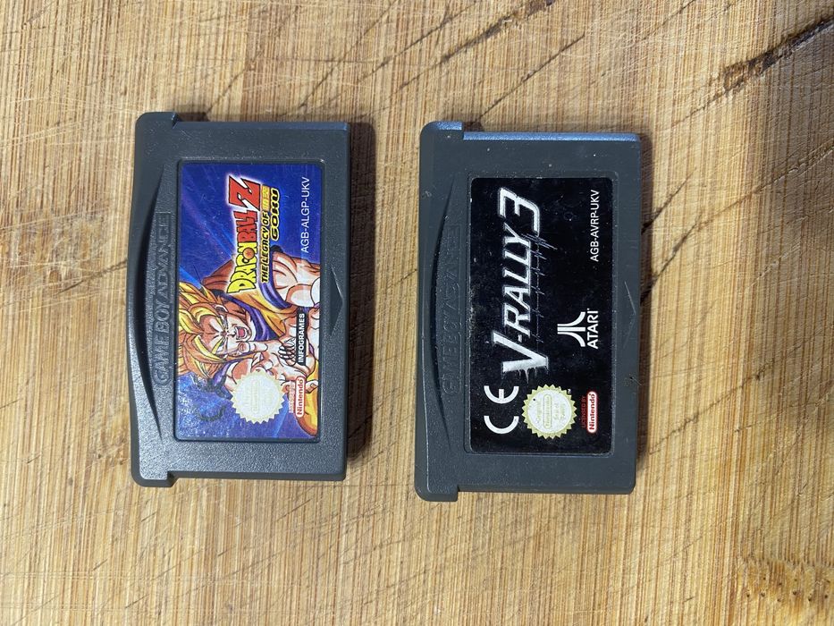 Game boy color (1999) 5 versões pokémon Game boy Advance ( ecrã queimado a funcionar )