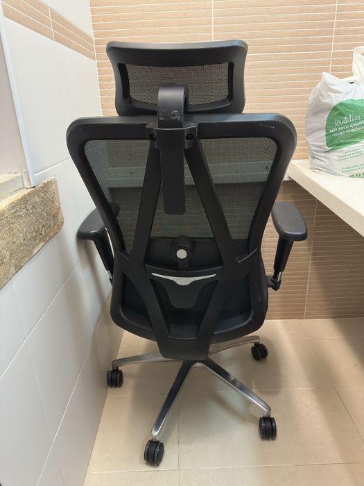 Cadeira de Escritório Ergonómica Premium – Muito Confortável | Excelente Estado