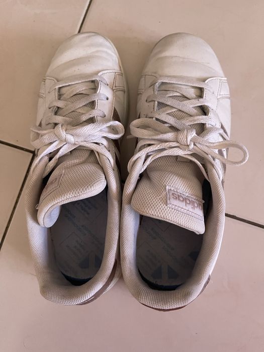 Tenis adidas brancos
