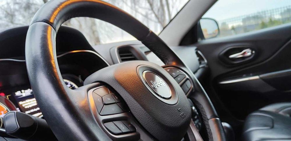 Jeep Cherokee 2019 року