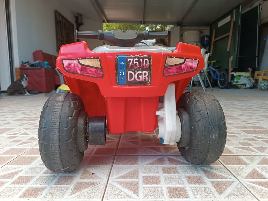 Moto 4 eléctrica