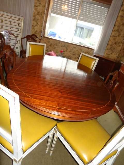 Mesa de Jantar e cadeiras