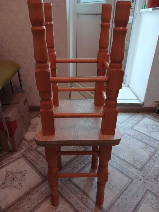 Табуретки 2 штуки 1000 грн