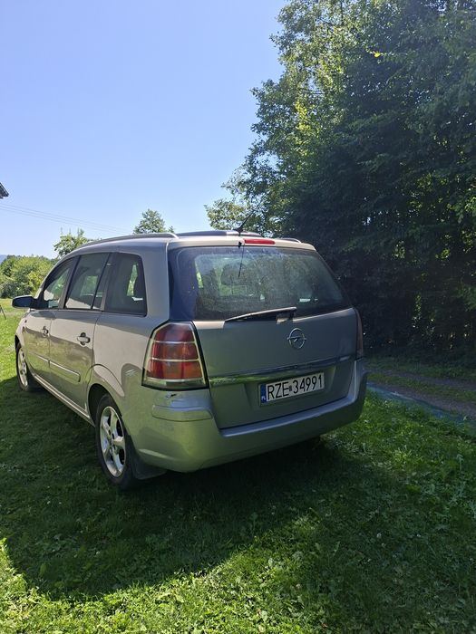 Opel Zafira b 2005 1.9 TDCI