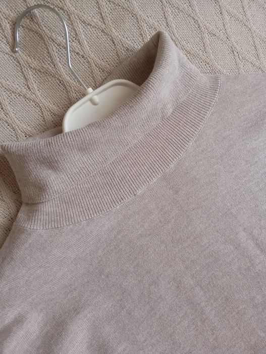 H&M XL klasyczny cienki sweterek z golfem na wiosnę beżowy