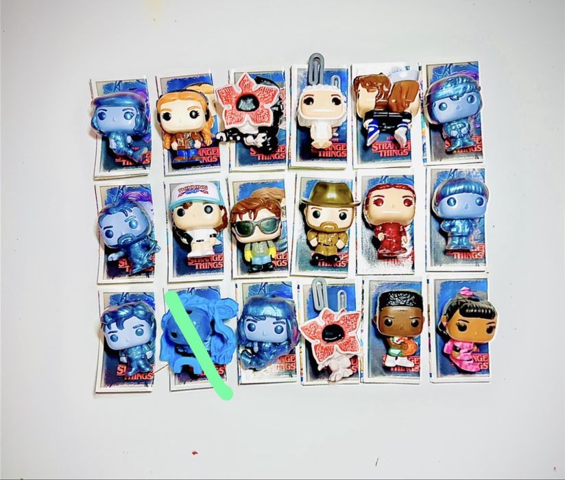 Vendo bonecos de Stranger things do kinder joy. Tenho os dois Wills