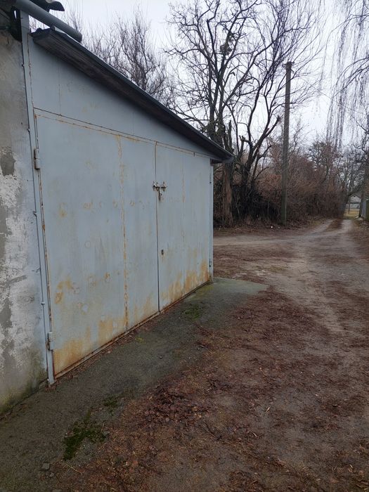 Гараж в селі Старе