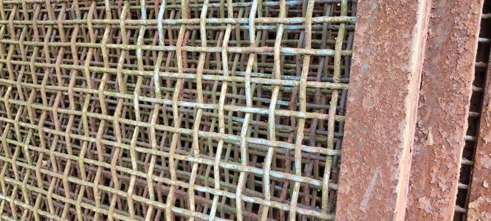 Секции забора из канилированной сетки