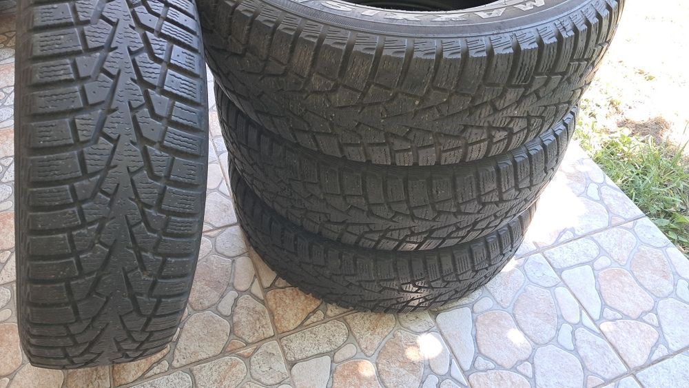 Продам резину Maxxis ArcticTrekker NP3 215/65 R16  102Т