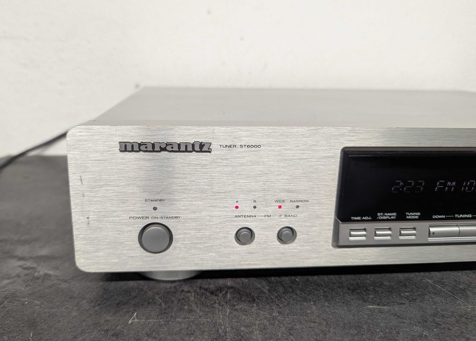 Стерео тюнер Marantz ST6000.